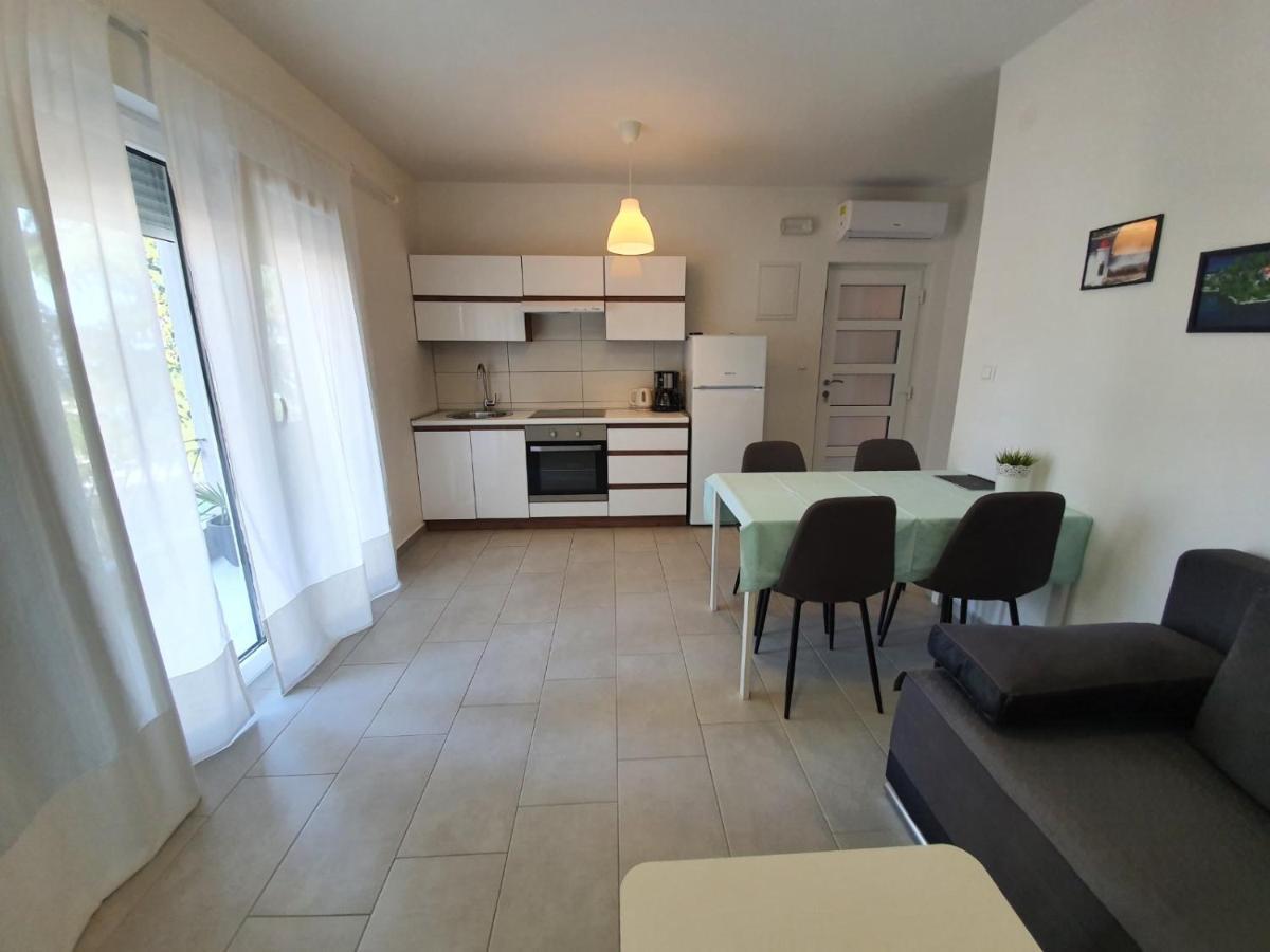 Apartmani Plaza Selce Eksteriør bilde