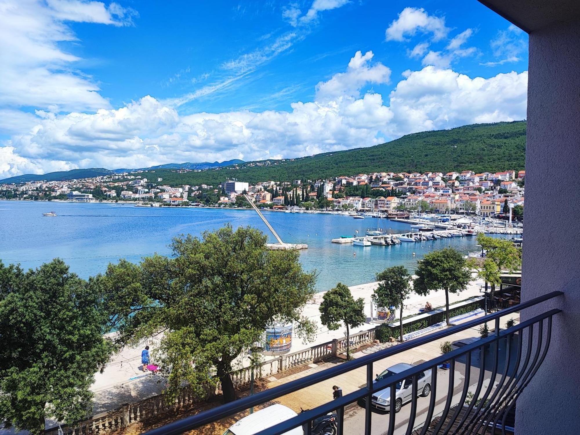 Apartmani Plaza Selce Eksteriør bilde